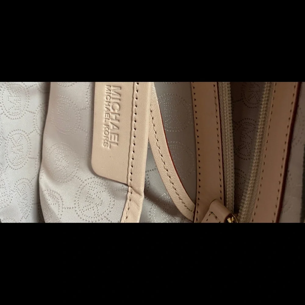 Micheal Kors Tote